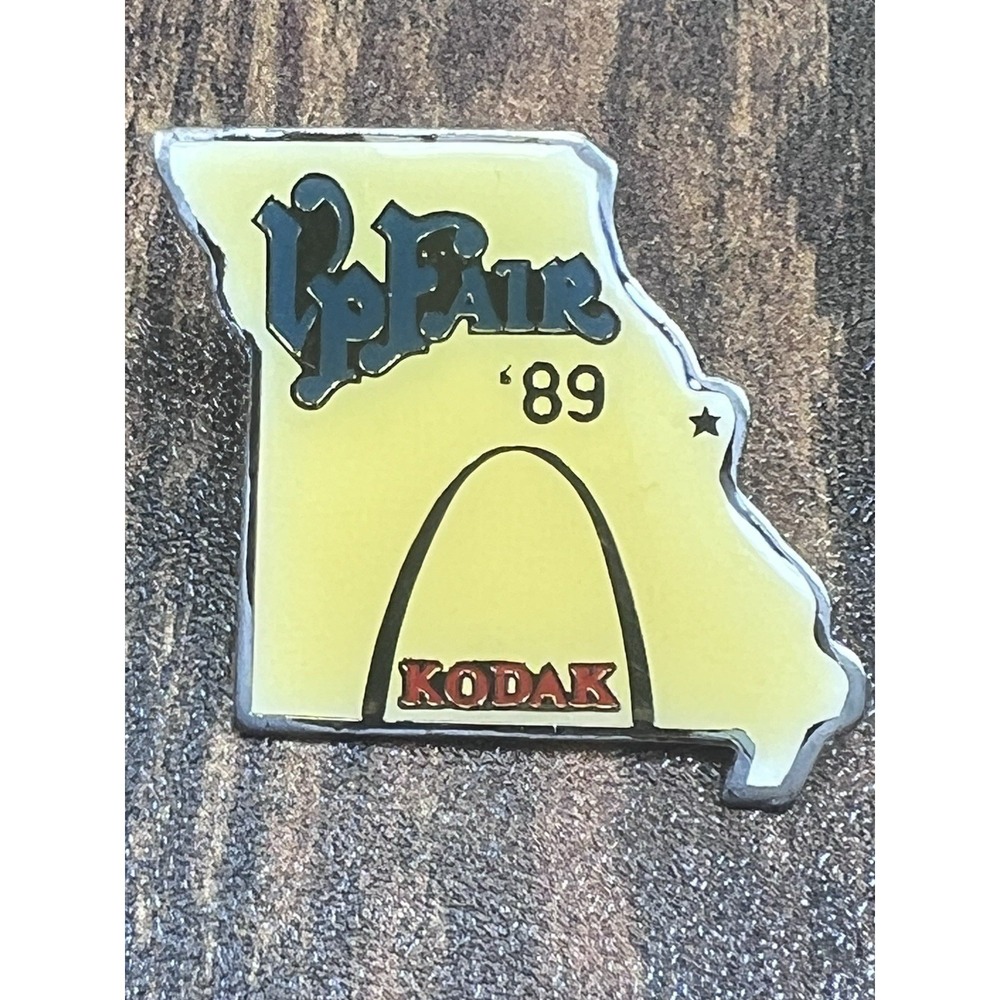 VP FAIR ST. LOUIS MISSOURI 1989 KODAK ENAMEL LAPEL TRAVEL HAT CAP PIN